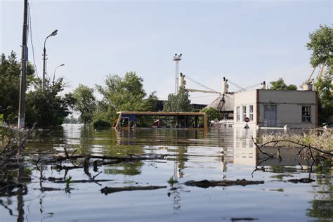 Une Inondation Toxique Due Une Rupture De Barrage Ayant Le Plus Grand