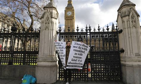 Em 1ª votação Parlamento britânico aprova lei que autoriza casamento gay Jornal O Globo