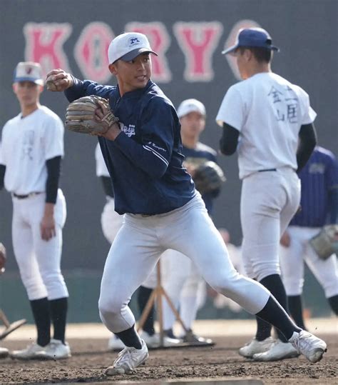 母校・広陵でノックを受ける明大・宗山（撮影・木村 揚輔） ― スポニチ Sponichi Annex 野球