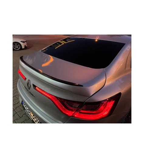 Renault Megane 4 Bagaj Üstü Spoiler Piano Black