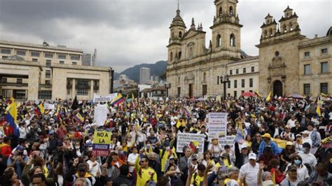 [fotos] Miles De Personas Protestaron En Colombia Contra Las Medidas