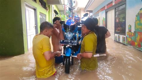 Rt Di Jakarta Terendam Banjir Pagi Ini Ketinggian Air Hingga