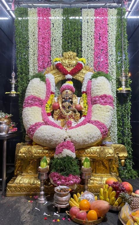 Pin By MK On Lord Vinayaga Flower Garlands Ganesha Garland