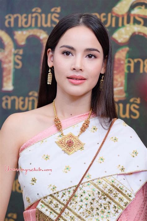 Pin By Freen On Yaya Urassaya Sperbund Thailand Wedding Dress Thai Clothes Traditional Thai