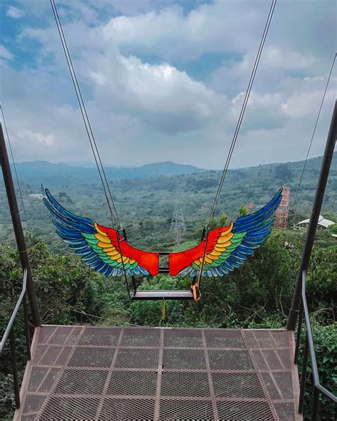 Guide to Cafe Albania & The Rainbow Slide, El Salvador