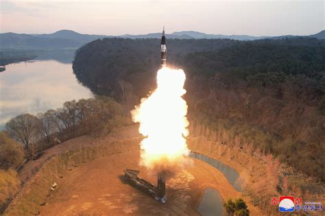 Corea del Norte dice que probó con éxito el martes un nuevo misil