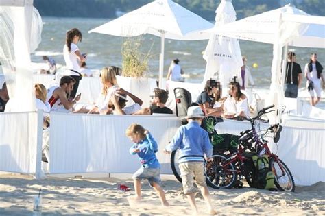 Aleksandra Szwed W Bikini W Towarzystwie Tajemniczego Przystojniaka Tak Sp Dza Wakacje