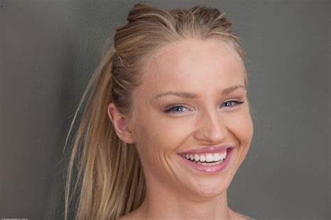 Blonde Hottie Staci Carr Showing Her Perfect Body Photos