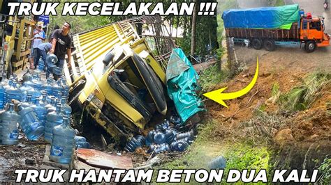 Terekam Truk Hantam Beton 2 Kali Truk Muatan Air Galon Kecelakaan Di