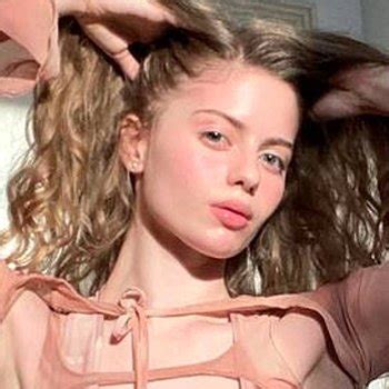 Mitropoliya Babe Page Watch This Adult Model On FreeOnes