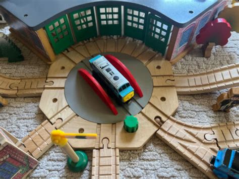 Thomas Wooden Railway Roundhouse Set 1997 Clickety Clack Read Near