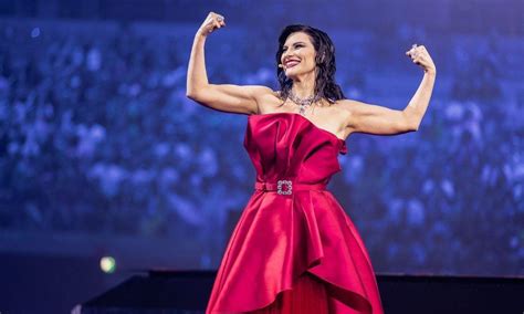 Laura Pausini Compie Gli Anni Ma Prima Raggiunge Un Nuovo Record