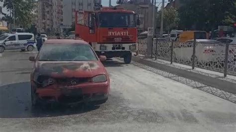 Elazığda seyir halindeki araç yandı Son Dakika Haberleri