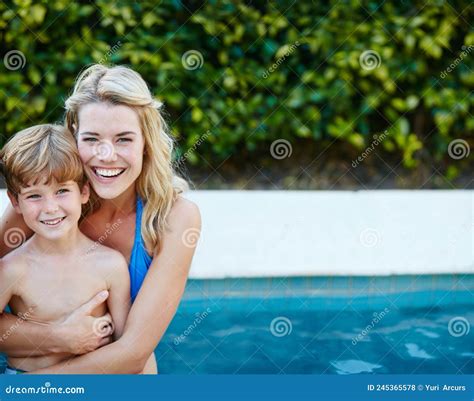 Estos Son Los Momentos Que Cuentan Retrato De Una Madre E Hijo Nadando