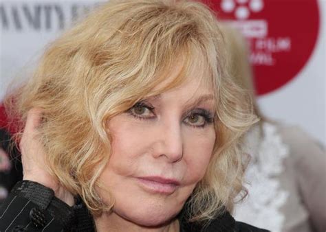 Kim Novak 2025: Husband, net worth, tattoos, smoking & body