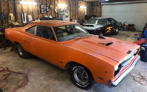 Plymouth Road Runner Barn Finds