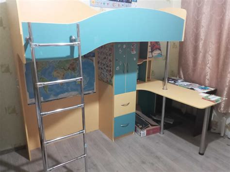 Кровать чердак с письменным столом и тумбой: 3 700 грн. - Меблі для ...