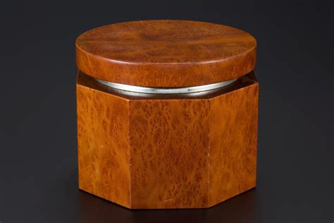 Tobacco container