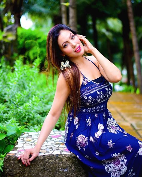 Munmun Dutta Babita Ji Hot Photos Bikini Images Navel Cleavage Show