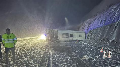 Te Ka Nesre A Na A U Lici Prevrnuo Se Autobus Iz Albanije Brotnjo