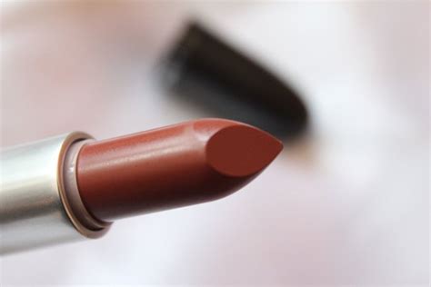 MAC Taupe Lipstick Review and Swatch | BeauUp.com