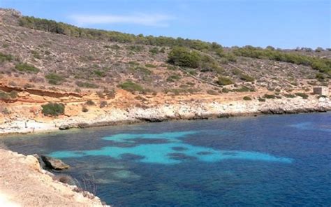 Isola di Levanzo come arrivare cosa vedere e spiagge più belle