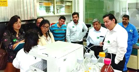 Funcionarios De La Conuee Visitan El Laboratorio De Emisiones Del Imp Y