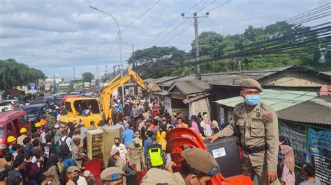 Pemkot Serang Bongkar Lima Bangunan THM Ilegal Di Kalodran