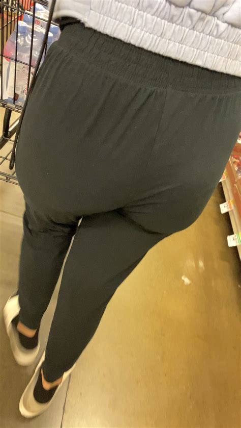 Asian Shopping With Vpl Tight Ass With Gifs Oc Spandex Leggings Yoga Pants Forum