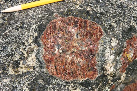 Gore Mountain Garnet Amphibolite Records Uht Conditions Implications