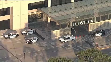 1 Person Shot Inside Galleria Mall In Dallas Shooter On The Run