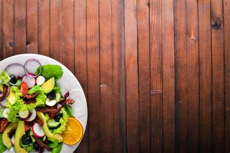 Ensalada De Aguacate Con Carne A La Parrilla Y Verduras Cocina Italiana