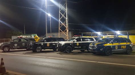 Passageiras são presas transportando 67 tijolos de maconha em ônibus