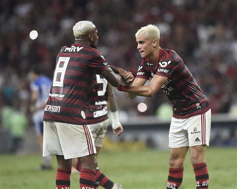 Flamengo Ainda Tem A Pagar Em R Milh Es Por Cinco Jogadores