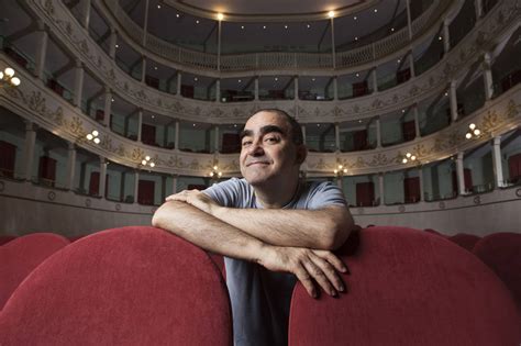 Elio Canta Jannacci A Miralteatro Tragedia E Farsa Per Stupire E