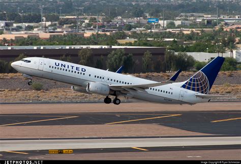 N Boeing United Airlines Ryan Schmelzer Jetphotos