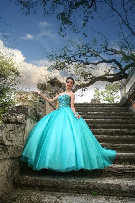 Pin By Nancy On Princes 15 Quinceanera Photography Quinceanera