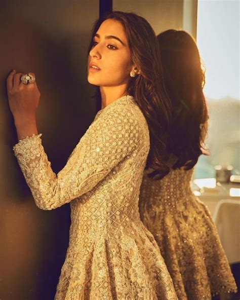 ಸಾರಾ ಅಲಿ ಖಾನ್ ಇಷ್ಟೊಂದು ಬೋಲ್ಡ್ ಆದರೆ ಹೇಗೆ Actress Sara Ali Khan Bold And Glamorous Photoshoot