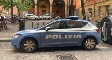 Spacciatore Reagisce All Arresto La Polizia Deve Usare Spray Urticante