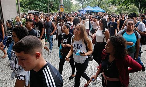 Sob Protestos Enem Tem Mais De 1 Milhão De Inscritos Em Geral