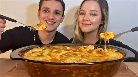 LASANHA GIGANTE MUITO QUEIJO MEU IRMÃO MUKBANG BRASIL CAMILE