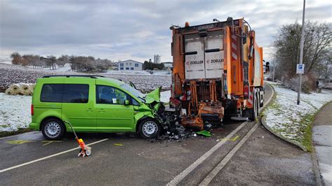 Glätte Unfall in Burgstetten Auto rammt Müllwagen Müllmann tot