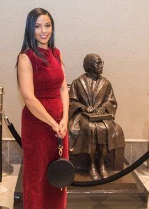 40 Hot Meta Golding Photos 12thBlog