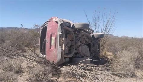 Vuelca familia en carretera lagunera fallece bebé de un año