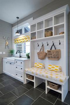 Small Mud Room Ideas