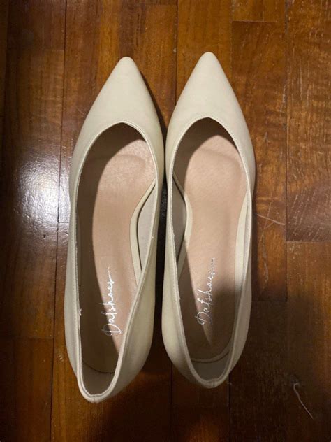 D Af Nude Low Heels Eu Women S Fashion Footwear Heels On Carousell
