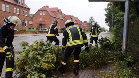 Starkregen Und Gewitter Ber Mv Viele Feuerwehreins Tze Ndr De