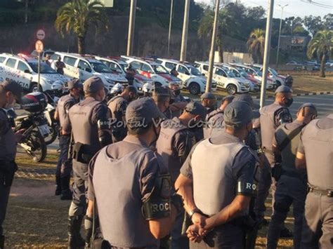 Polícia Militar realiza operação em Cotia