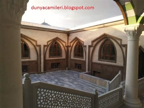 D Nya N N B T N Camileri Hac Yusuf Z Nder Camii Sel Uklu Konya