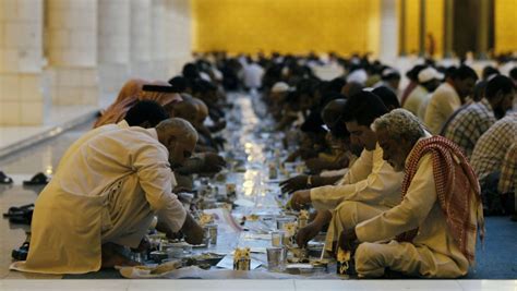 Muçulmanos Em Todo O Mundo Iniciam As Cerimônias Do Mês Sagrado Do Ramadã